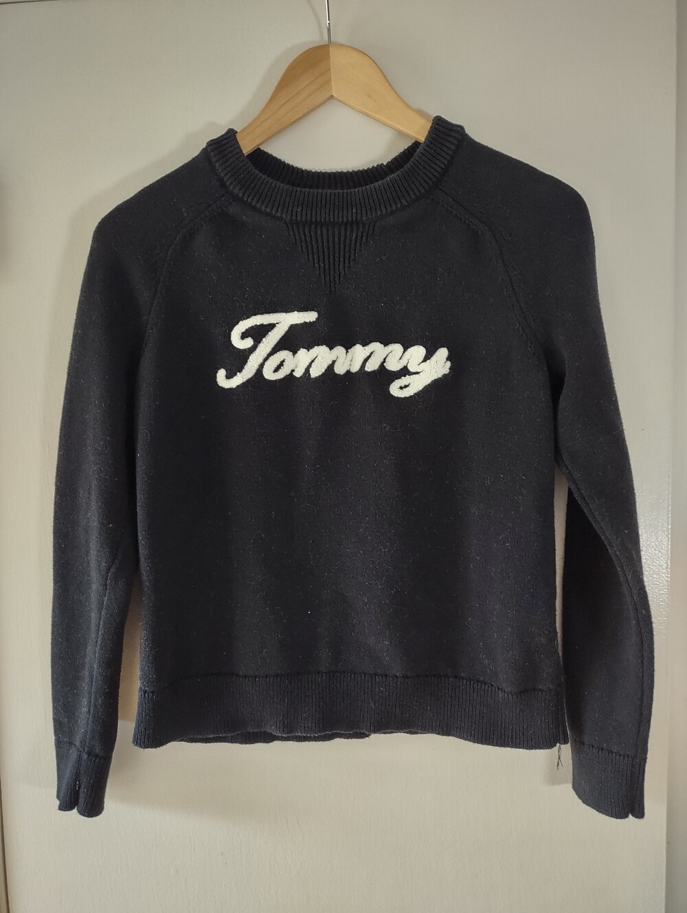 Tommy Hilfiger XS Black Knit Sweater Script Logo Crewneck Raglan Preppy Y2K